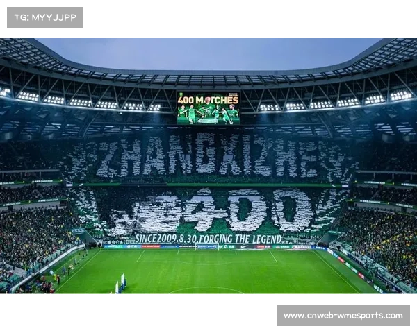 球迷看台拼出巨型TIFO致敬退役队长，现场泪目